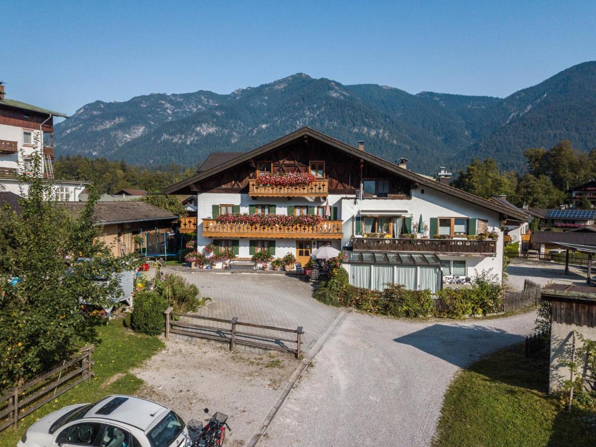 Ferienwohnung Zugspitze ไกรน์เนา ภายนอก รูปภาพ